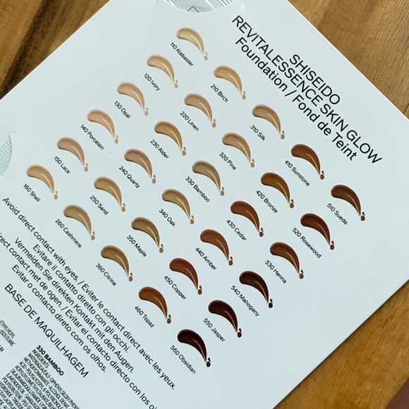 Shiseido set of 4 REVITALESSENCE SKIN GLOW Foundation SPF 30 - Picture 3 of 4